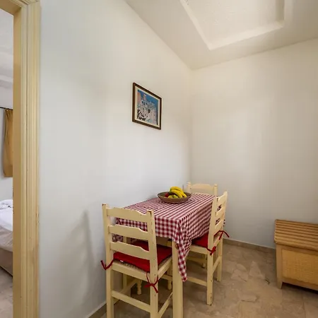 Evi & Pefkos Hotell *