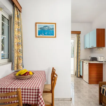 Evi & Pefkos Hotell *