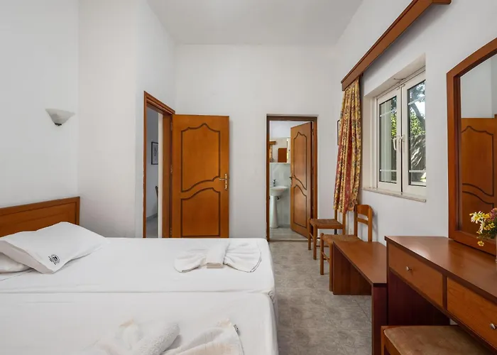 Hotel Evi & Pefkos *