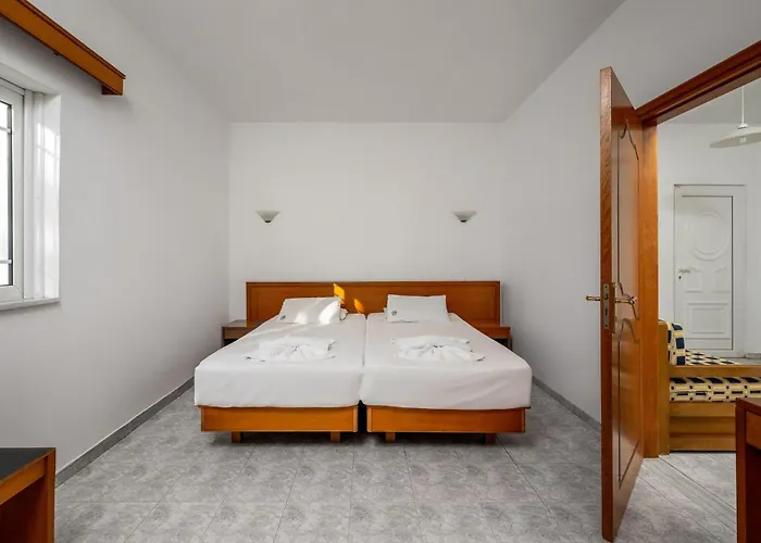 Evi & Pefkos * Pefki