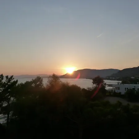 Hotel Evi & Pefkos *