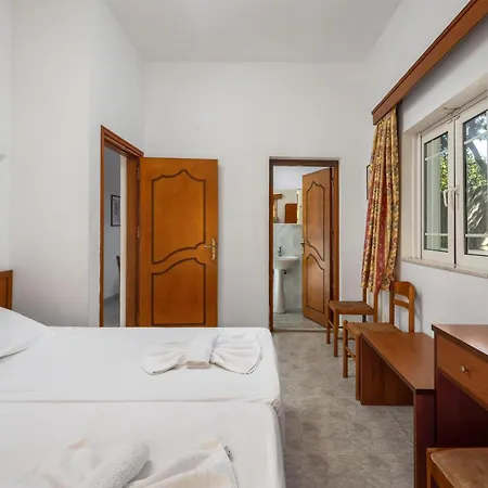 Hotel Evi & Pefkos *