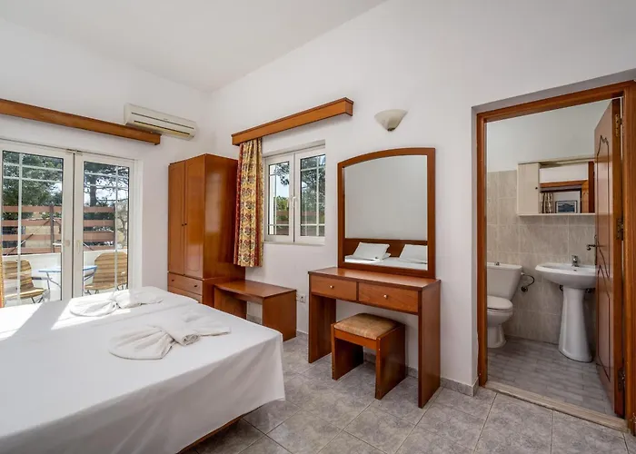 Otel Evi & Pefkos