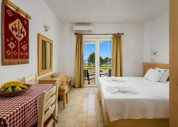 Evi & Pefkos * Pefki